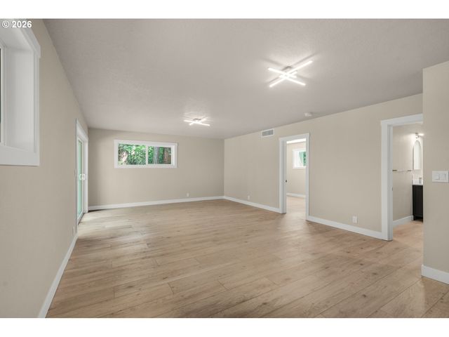 22420 S PARROT CREEK Rd, Oregon City, OR 97045