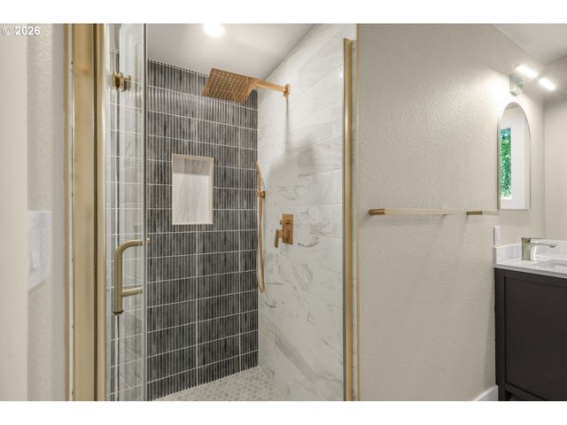 22420 S PARROT CREEK Rd, Oregon City, OR 97045