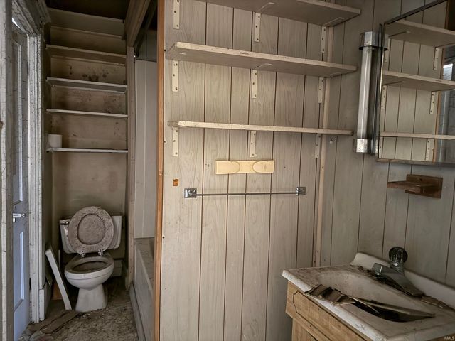 1310 4th Street, Bedford, IN 47421