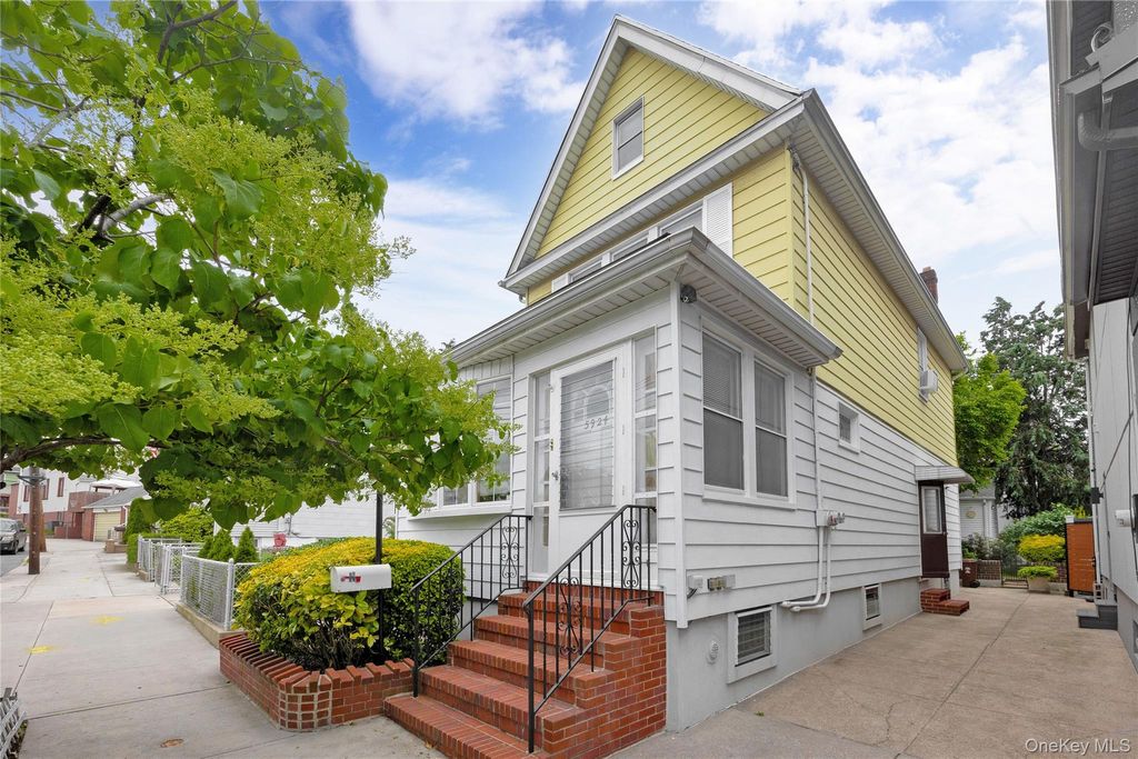 5924 59th Road, Maspeth, NY 11378