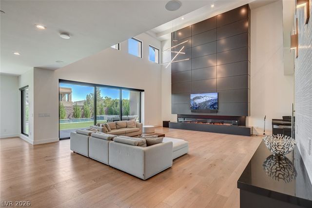 6 Drifting Shadow Way, Las Vegas, NV 89135