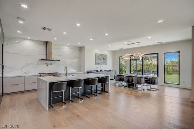 6 Drifting Shadow Way, Las Vegas, NV 89135