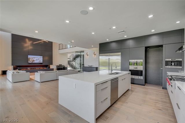 6 Drifting Shadow Way, Las Vegas, NV 89135