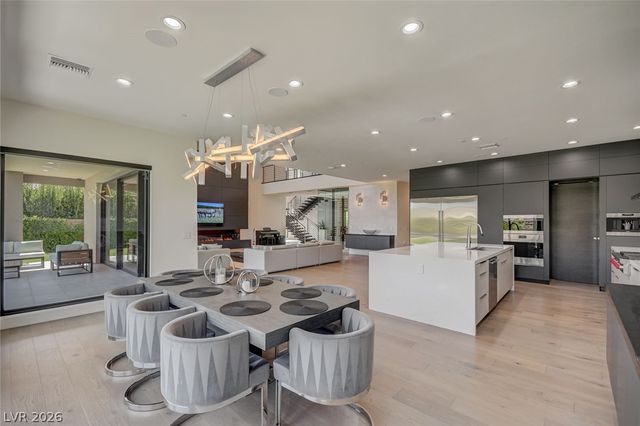 6 Drifting Shadow Way, Las Vegas, NV 89135