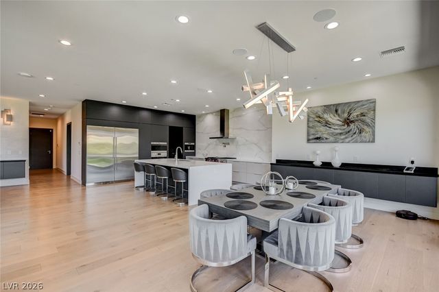 6 Drifting Shadow Way, Las Vegas, NV 89135