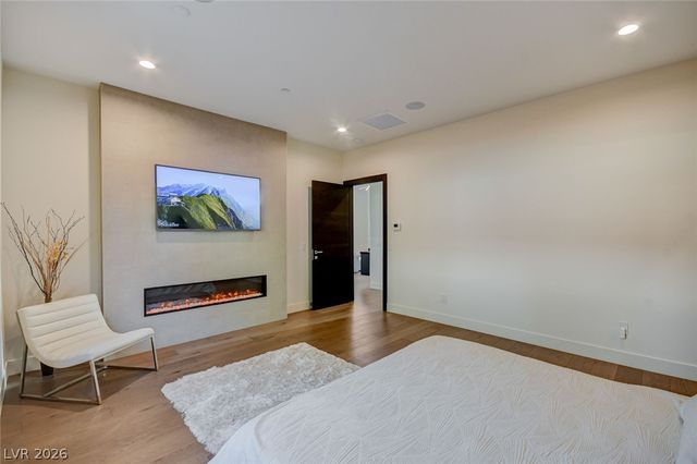 6 Drifting Shadow Way, Las Vegas, NV 89135