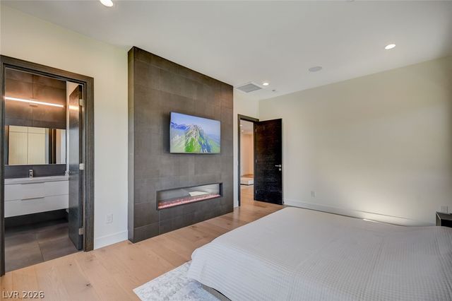 6 Drifting Shadow Way, Las Vegas, NV 89135