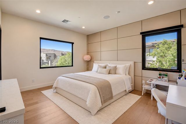 6 Drifting Shadow Way, Las Vegas, NV 89135