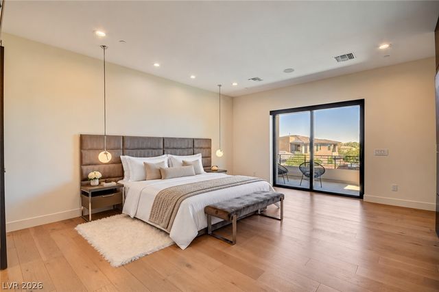 6 Drifting Shadow Way, Las Vegas, NV 89135