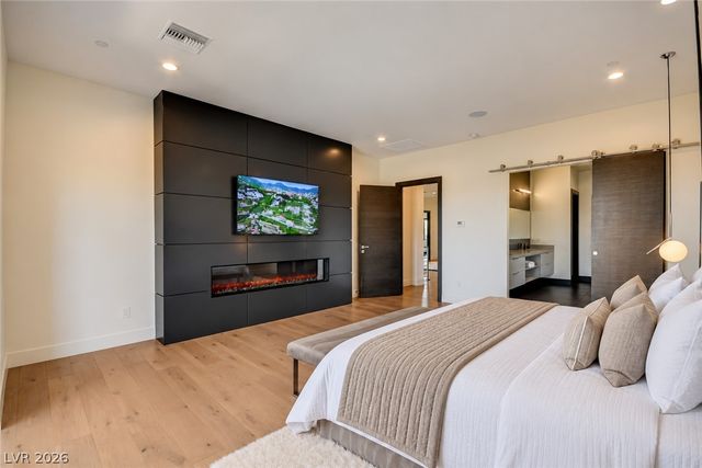 6 Drifting Shadow Way, Las Vegas, NV 89135