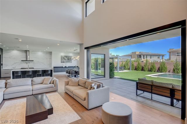 6 Drifting Shadow Way, Las Vegas, NV 89135