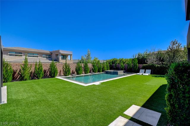 6 Drifting Shadow Way, Las Vegas, NV 89135