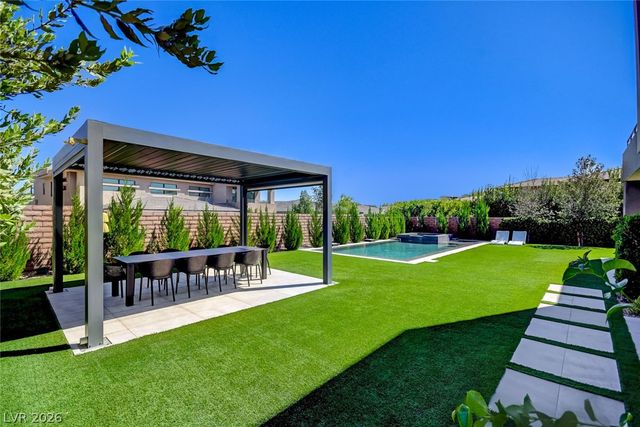 6 Drifting Shadow Way, Las Vegas, NV 89135