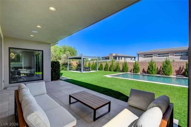 6 Drifting Shadow Way, Las Vegas, NV 89135