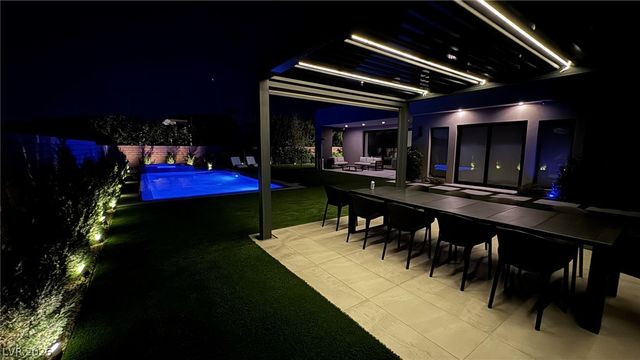 6 Drifting Shadow Way, Las Vegas, NV 89135