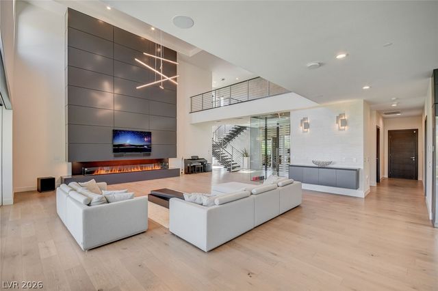 6 Drifting Shadow Way, Las Vegas, NV 89135