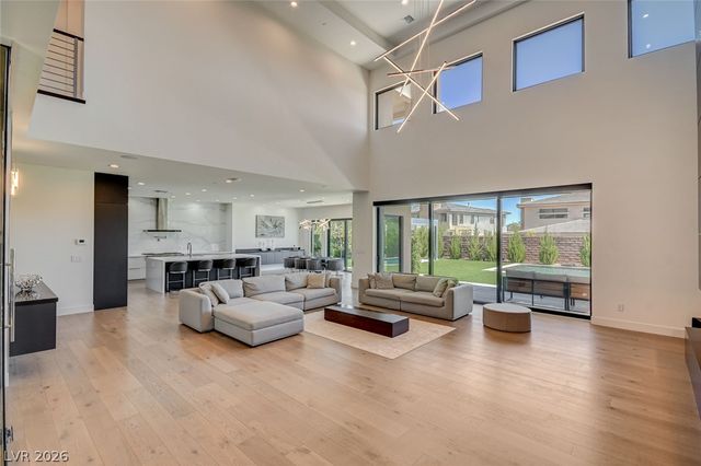 6 Drifting Shadow Way, Las Vegas, NV 89135