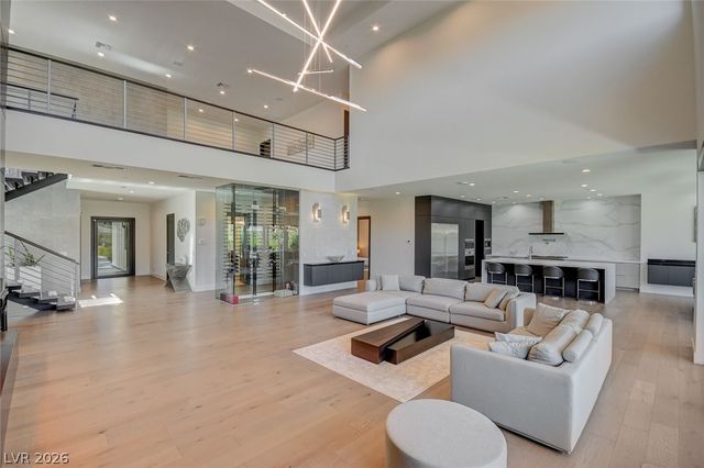 6 Drifting Shadow Way, Las Vegas, NV 89135
