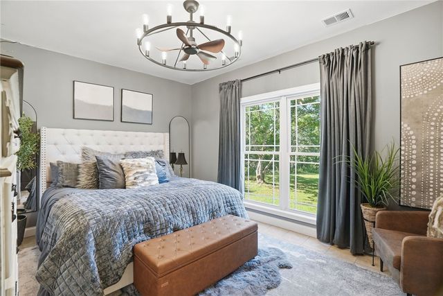 142 W Waters Edge Lane, West Union, SC 29696