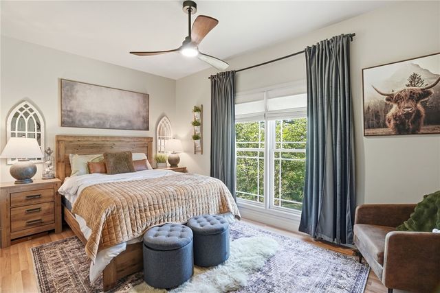 142 W Waters Edge Lane, West Union, SC 29696