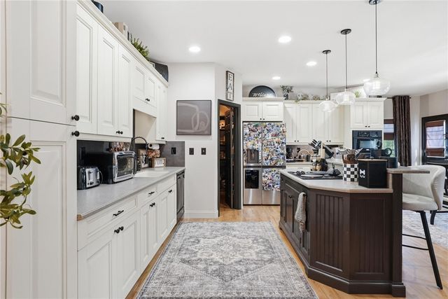 142 W Waters Edge Lane, West Union, SC 29696