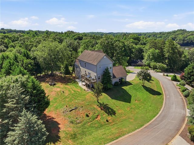 142 W Waters Edge Lane, West Union, SC 29696