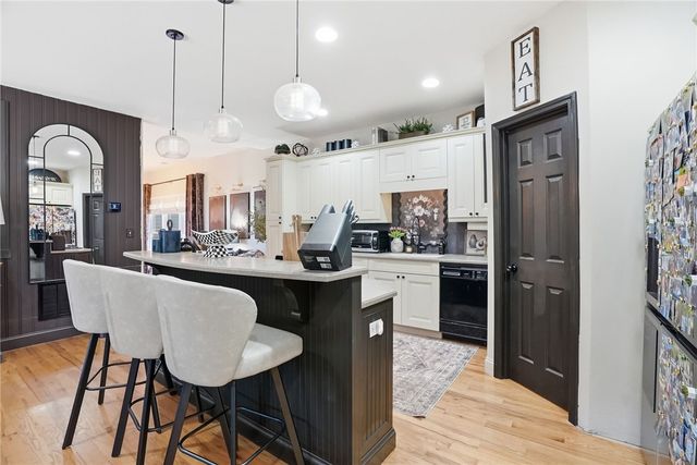 142 W Waters Edge Lane, West Union, SC 29696