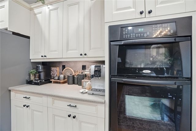142 W Waters Edge Lane, West Union, SC 29696
