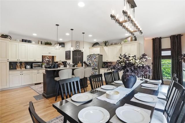 142 W Waters Edge Lane, West Union, SC 29696