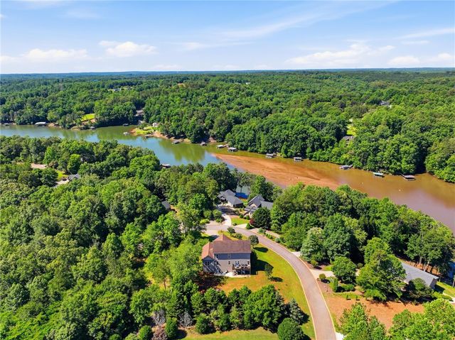 142 W Waters Edge Lane, West Union, SC 29696