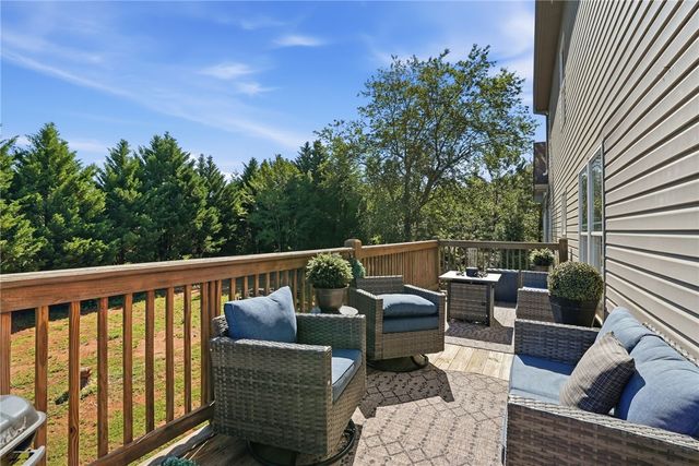 142 W Waters Edge Lane, West Union, SC 29696