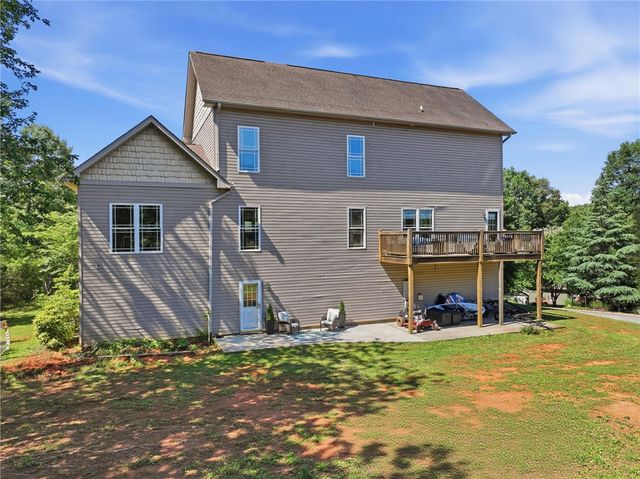 142 W Waters Edge Lane, West Union, SC 29696