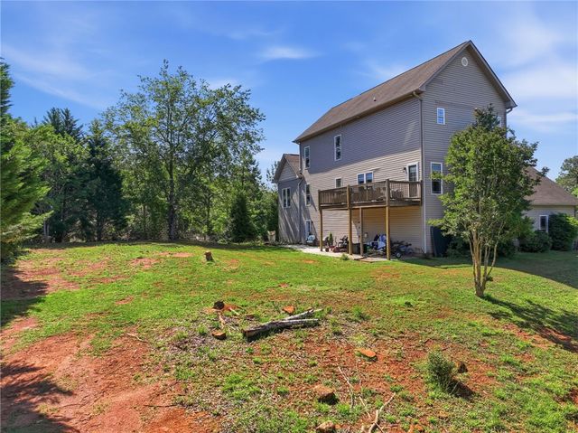 142 W Waters Edge Lane, West Union, SC 29696