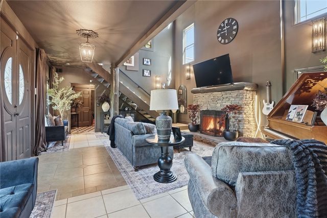 142 W Waters Edge Lane, West Union, SC 29696