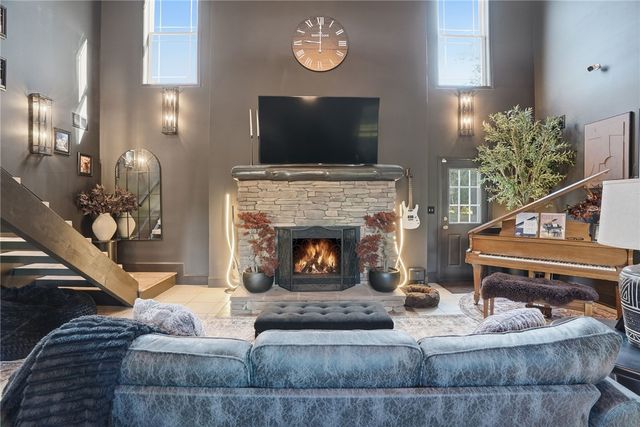 142 W Waters Edge Lane, West Union, SC 29696