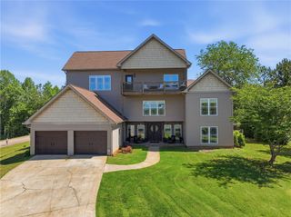 142 W Waters Edge Lane, West Union, SC 29696