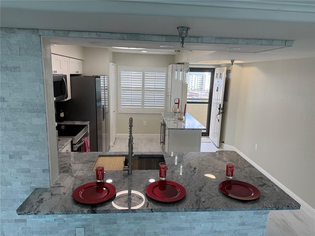 Image 12 of property listing at 2530 GARY CIRCLE 802, Dunedin, FL 34698