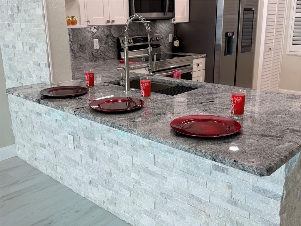 Image 13 of property listing at 2530 GARY CIRCLE 802, Dunedin, FL 34698