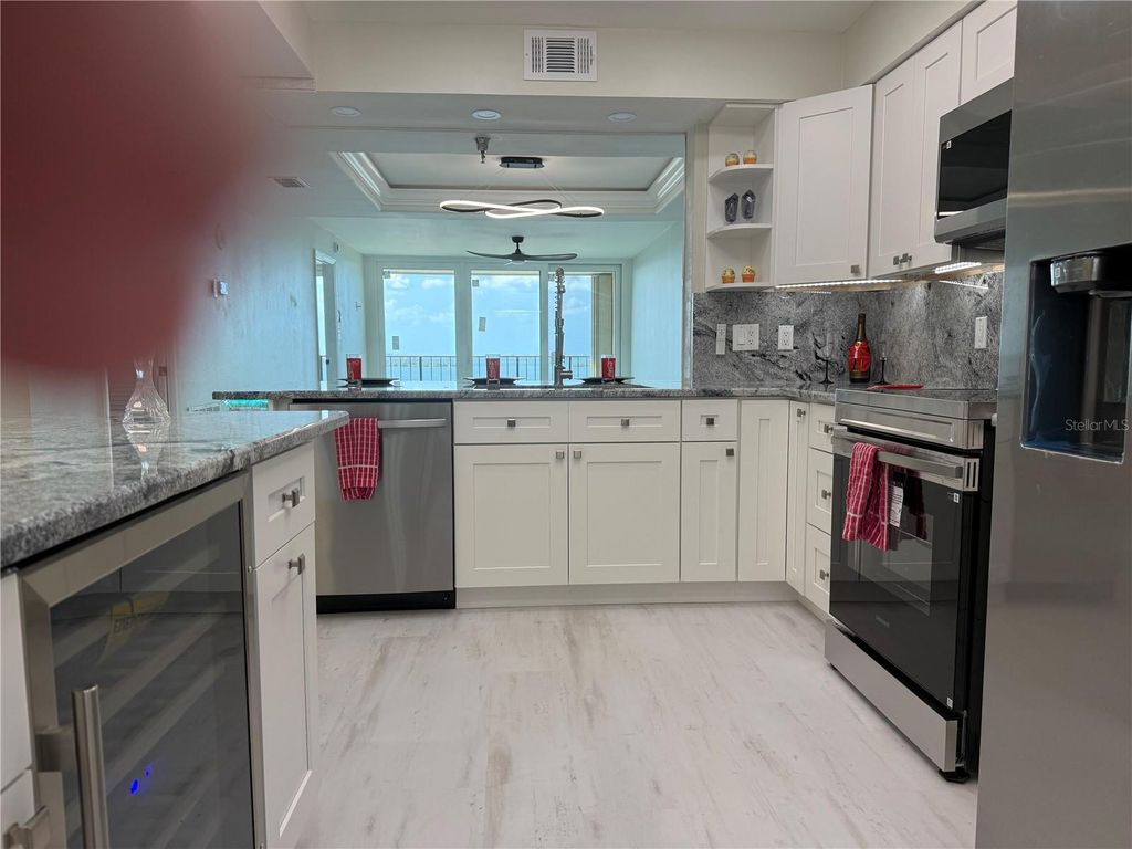 Image 15 of property listing at 2530 GARY CIRCLE 802, Dunedin, FL 34698