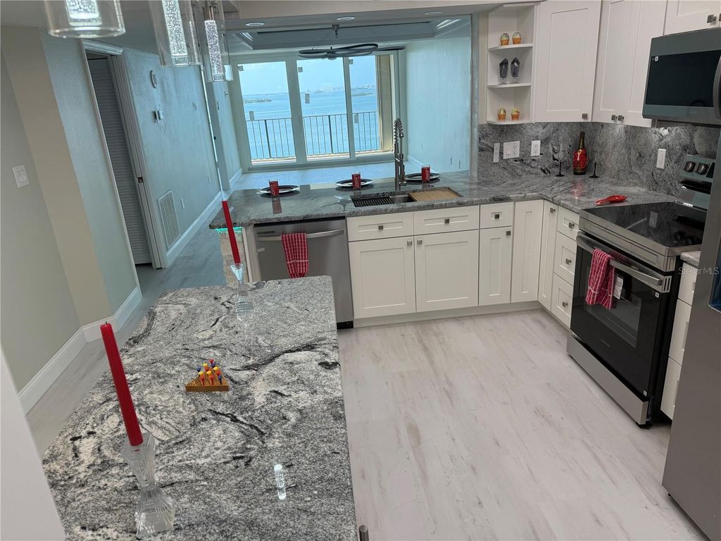 Image 17 of property listing at 2530 GARY CIRCLE 802, Dunedin, FL 34698