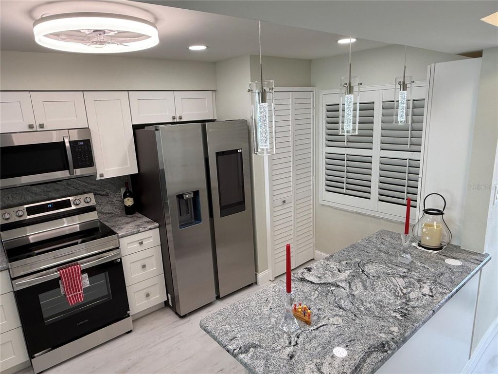 Image 18 of property listing at 2530 GARY CIRCLE 802, Dunedin, FL 34698