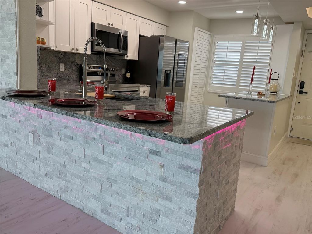 Image 20 of property listing at 2530 GARY CIRCLE 802, Dunedin, FL 34698