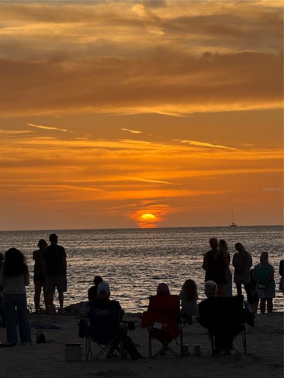 Image 3 of property listing at 2530 GARY CIRCLE 802, Dunedin, FL 34698