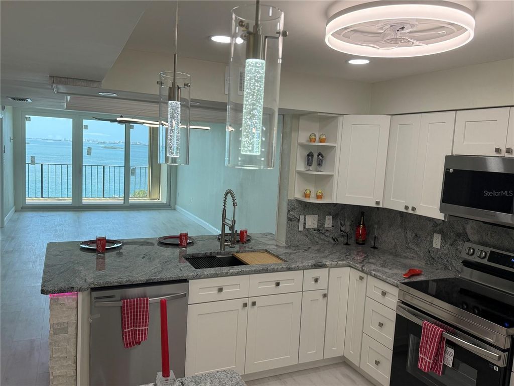 Image 22 of property listing at 2530 GARY CIRCLE 802, Dunedin, FL 34698