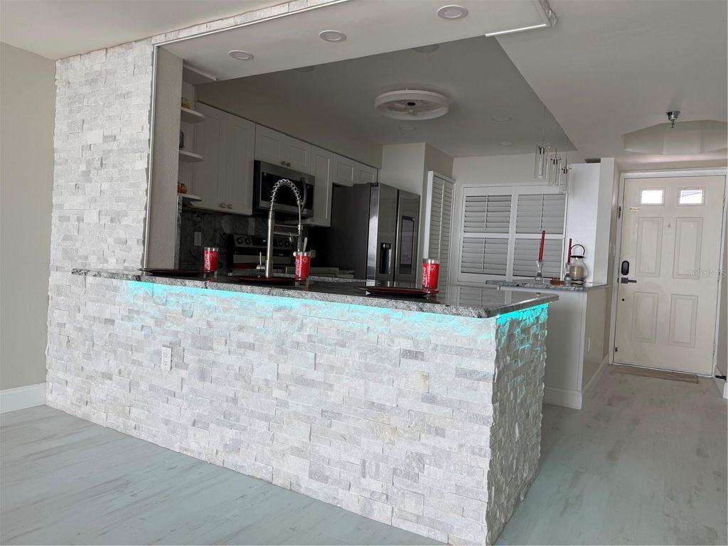 Image 25 of property listing at 2530 GARY CIRCLE 802, Dunedin, FL 34698