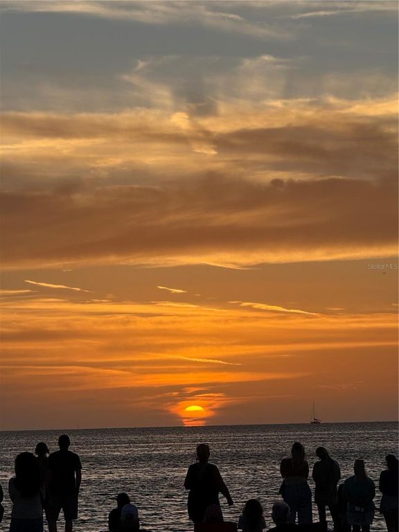 Image 4 of property listing at 2530 GARY CIRCLE 802, Dunedin, FL 34698