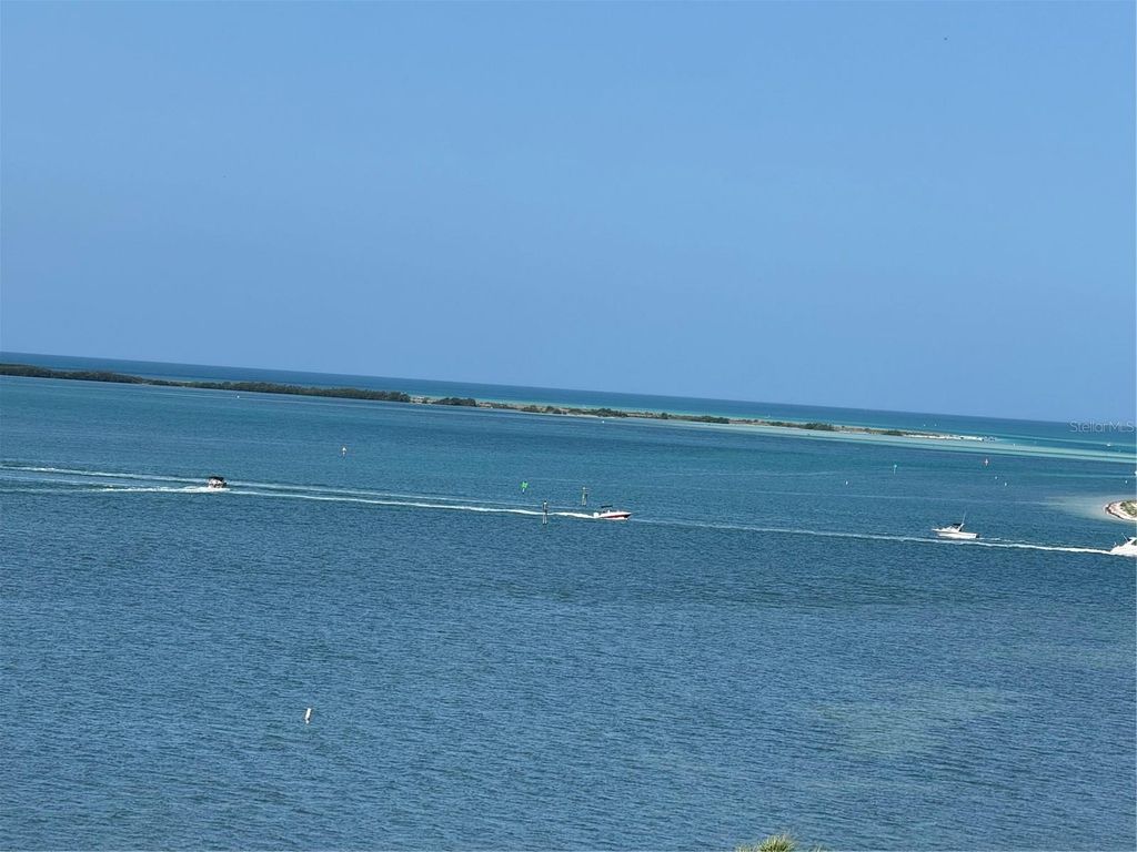 Image 63 of property listing at 2530 GARY CIRCLE 802, Dunedin, FL 34698