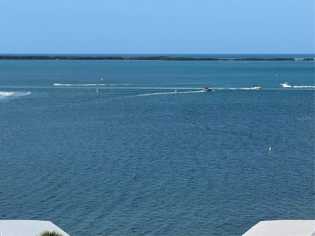 Image 67 of property listing at 2530 GARY CIRCLE 802, Dunedin, FL 34698