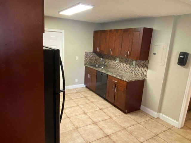 141 NW 10th Street, Pompano Beach, FL 33060