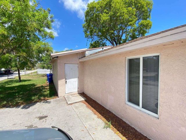141 NW 10th Street, Pompano Beach, FL 33060